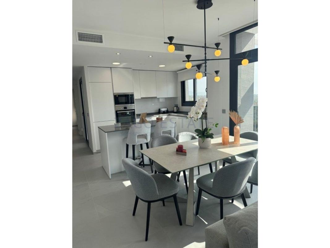 Продажа квартиры на Calle Presidente Adolfo Suárez, Бенидорм
photo 5