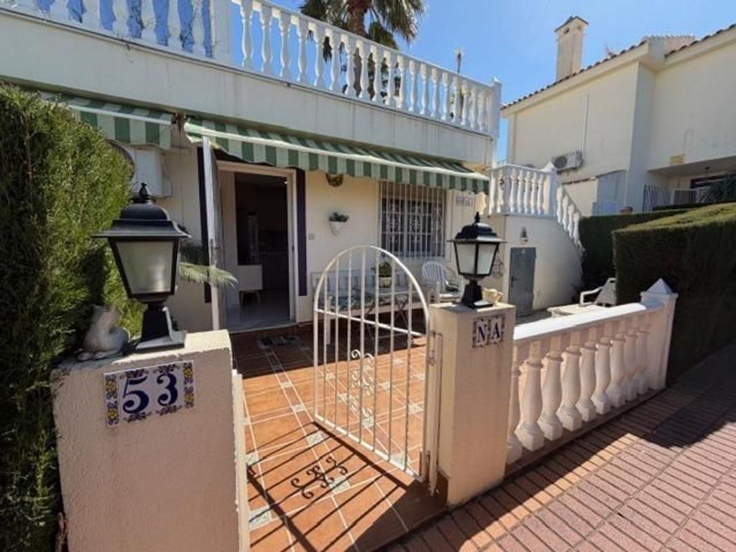 Sale of independent chalet in Calle la Sagra, Torrevieja
photo 1