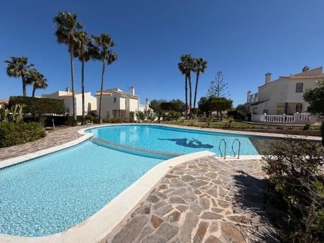 Sale of independent chalet in Calle la Sagra, Torrevieja
photo 3