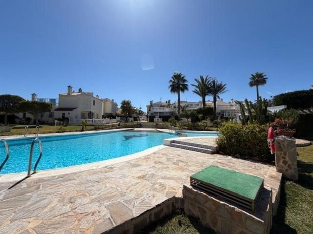 Sale of independent chalet in Calle la Sagra, Torrevieja
photo 4