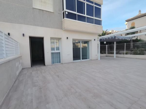 Sprzedaż mieszkania w Calle Perseo, Torrevieja
thumbnail 2