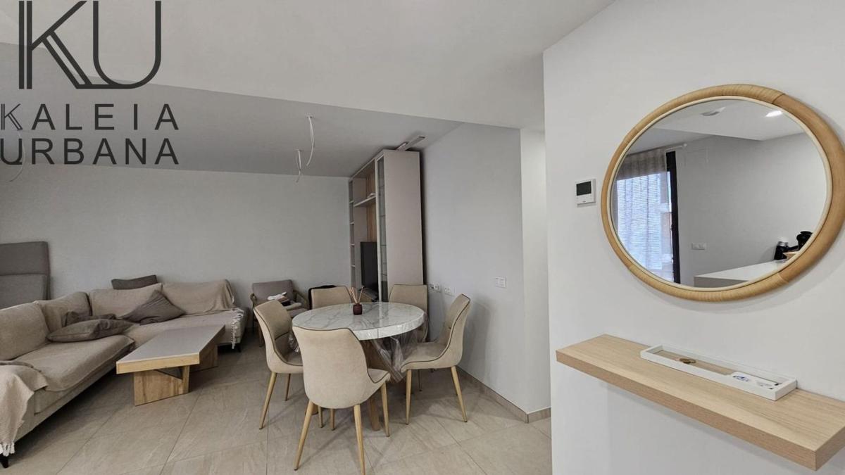 Venta de piso en Calle Bailarín José Espadero, Alicante / Alacant
 photo 2