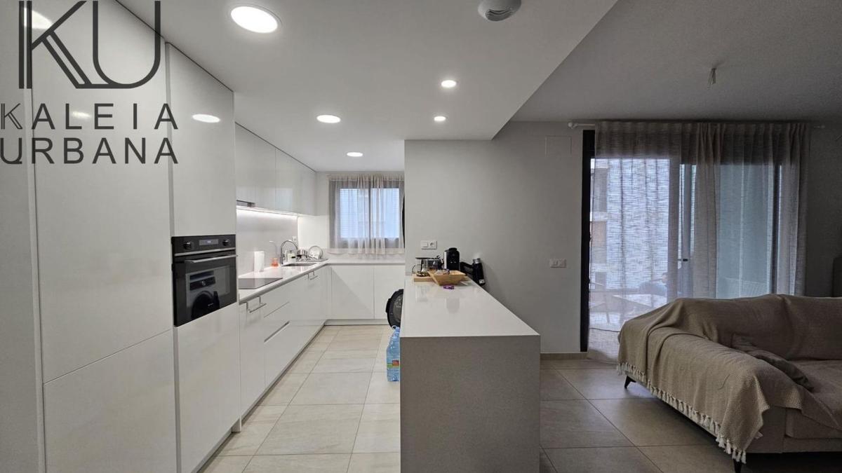 Venta de piso en Calle Bailarín José Espadero, Alicante / Alacant
 photo 4