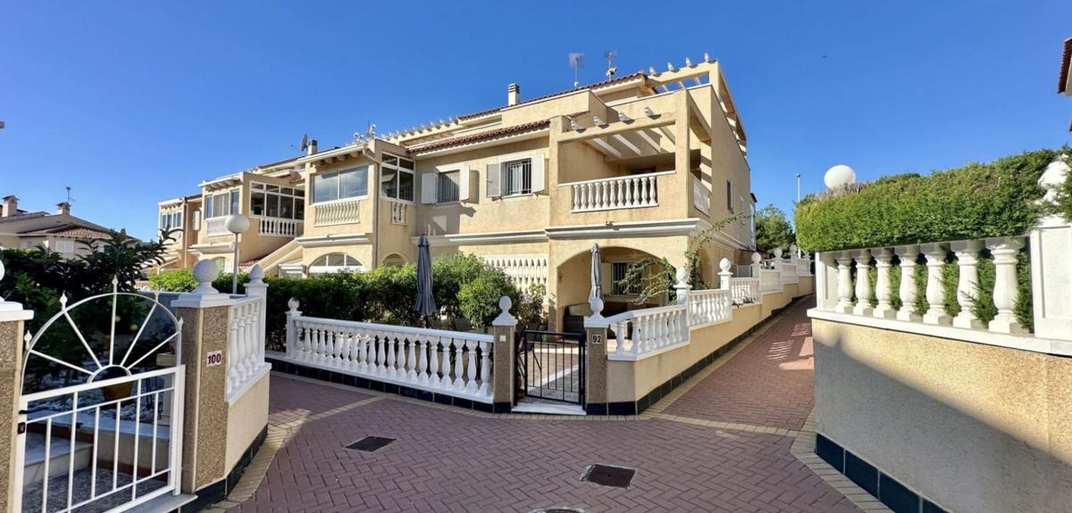 Venta de piso en Barrio Zeniamar, Orihuela
photo 1