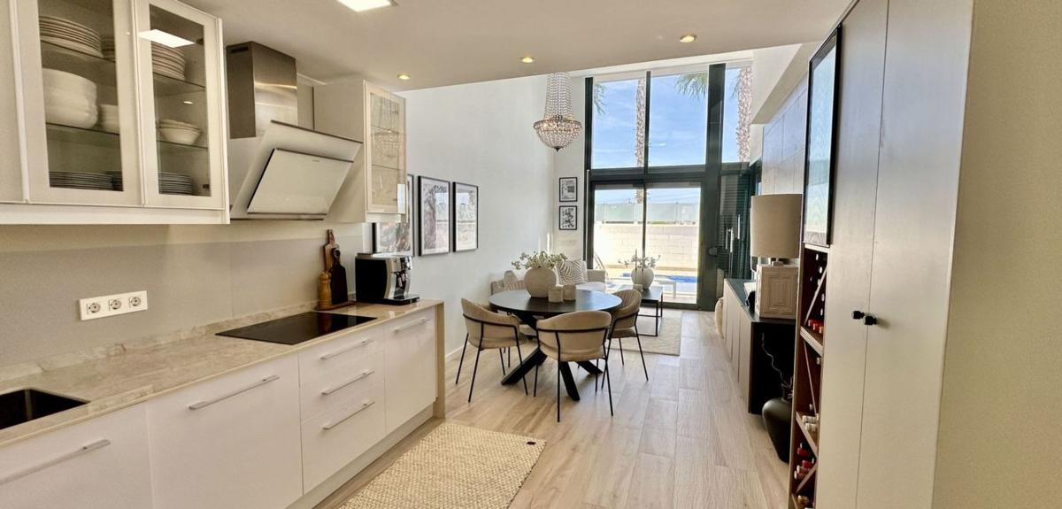 Продажа отдельного шале в Barrio Lomas de Cabo Roig, Ориуэла photo 2