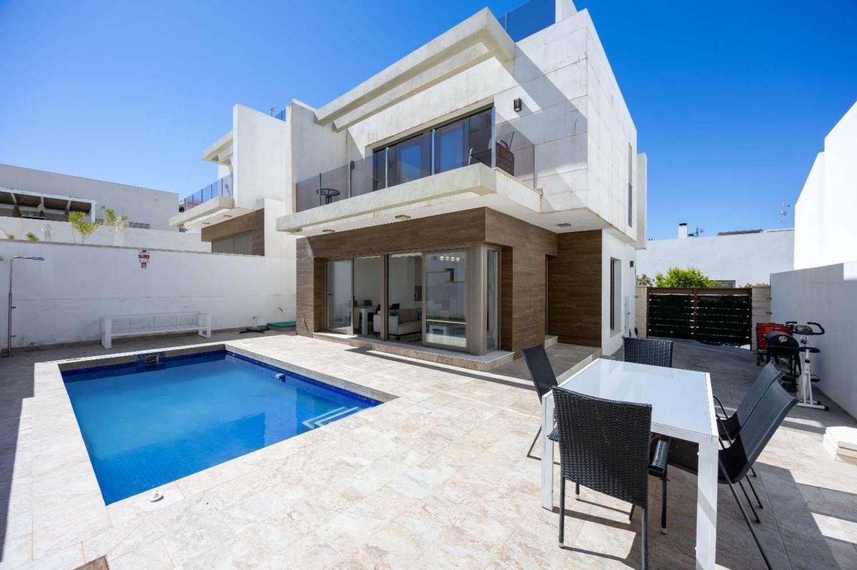 Venta de chalet independiente en Barrio Villamartín, Orihuela
photo 2