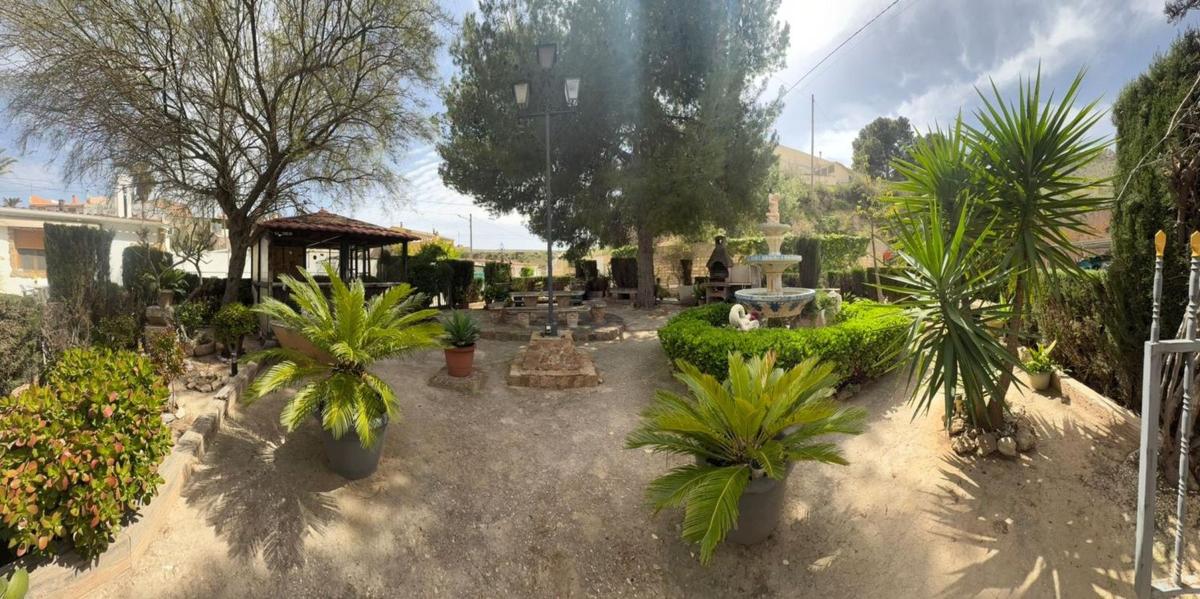 Venta de chalet independiente en San Crispín - Huerta Nueva - Estación, Elda
photo 2
