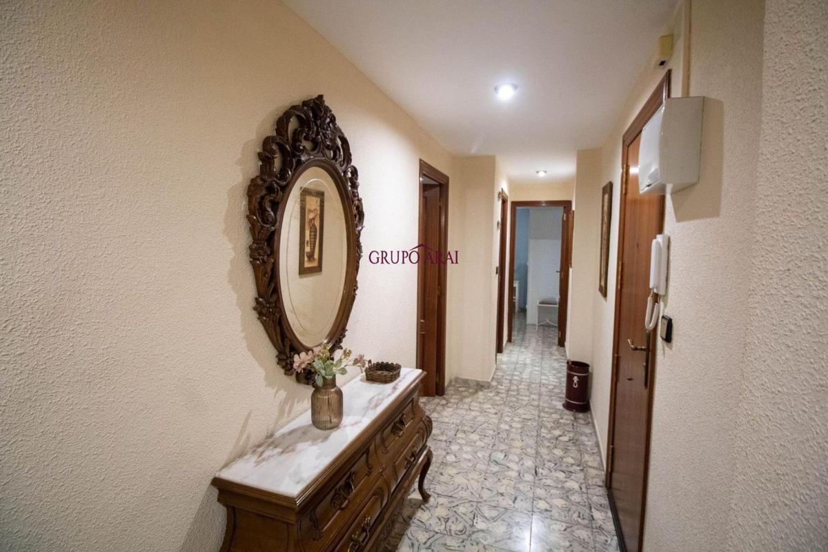 Продажа квартиры на Calle del Catedrático Daniel Jiménez de Cisneros, Аликанте / Алакант
photo 1