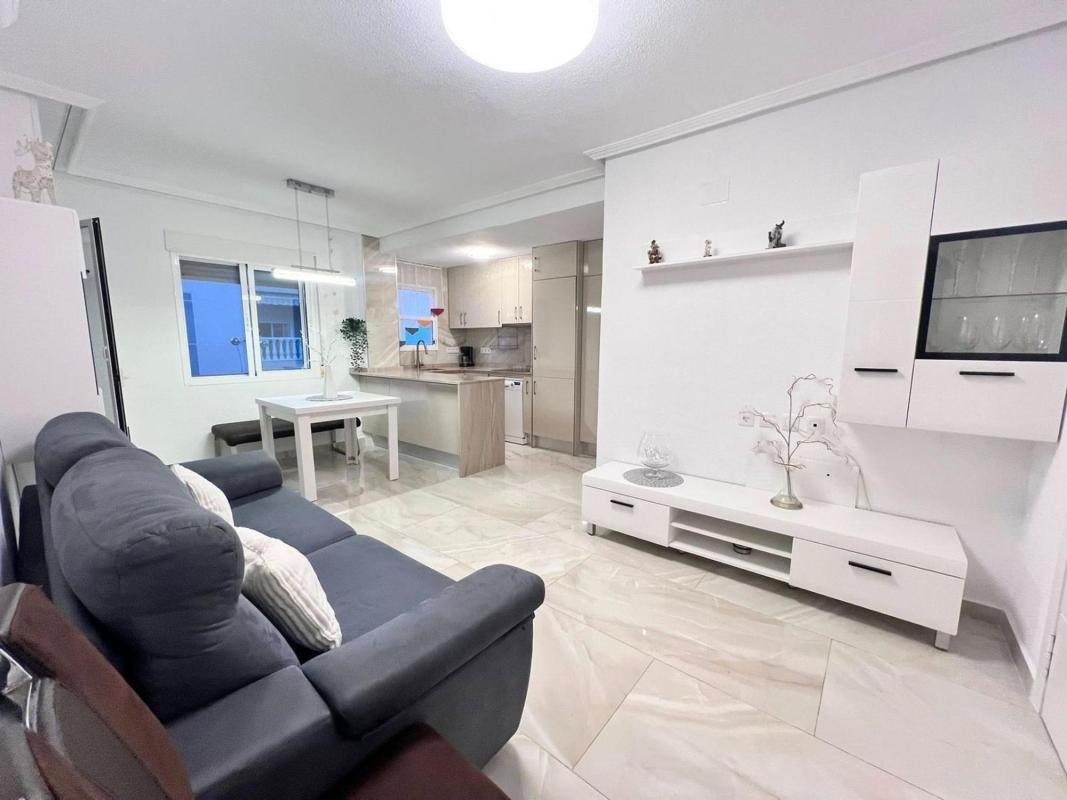 Sale of apartment in Calle Félix Rodríguez de la Fuente s/n, Torrevieja
photo 1