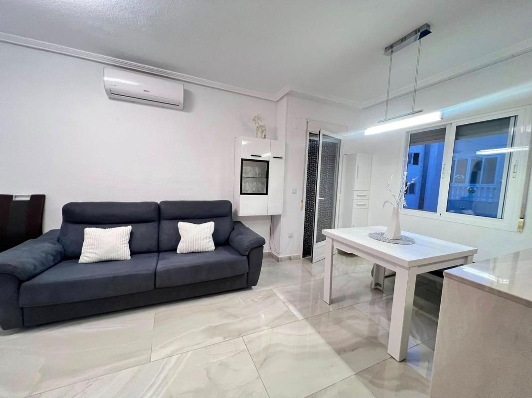 Sale of apartment in Calle Félix Rodríguez de la Fuente s/n, Torrevieja
photo 2