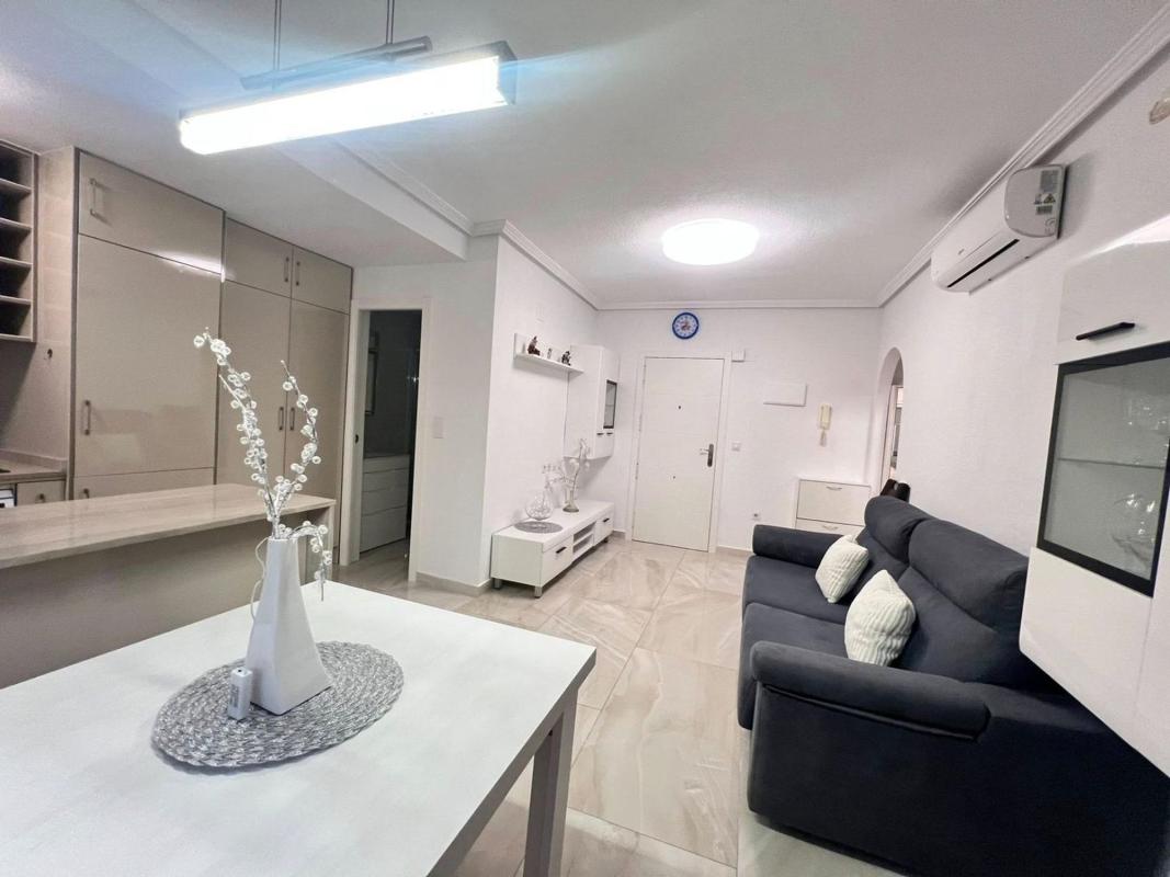 Sale of apartment in Calle Félix Rodríguez de la Fuente s/n, Torrevieja
photo 3