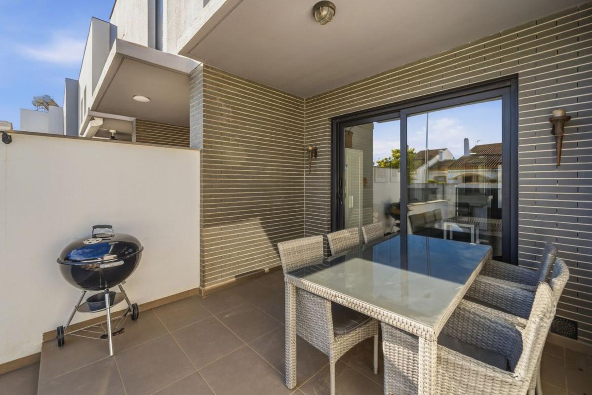 Venta de chalet adosado en  Calle Viena s/n , Pilar de la Horadada photo 4