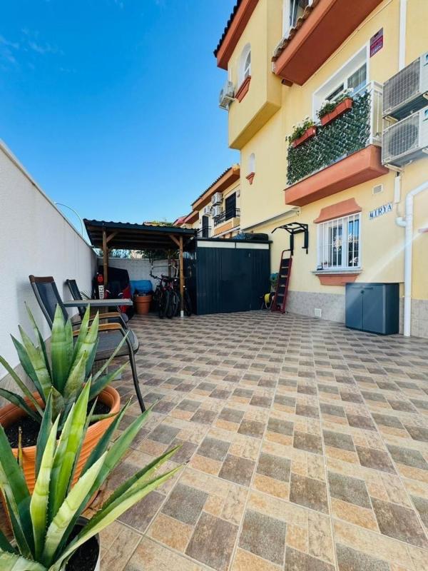 Venta de chalet independiente en FLORIDA S3, Orihuela
photo 4