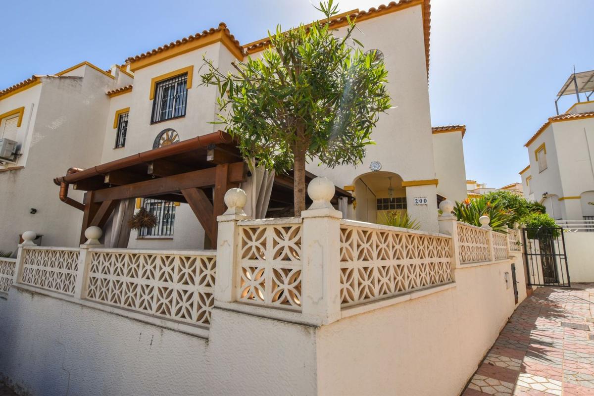 Venta de chalet adosado en Avenida d'Europa, 201 , Gran Alacant photo 1
