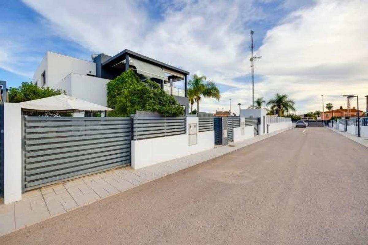 Продажа таунхауса в Calle Hierro s/n , Торревьеха photo 2