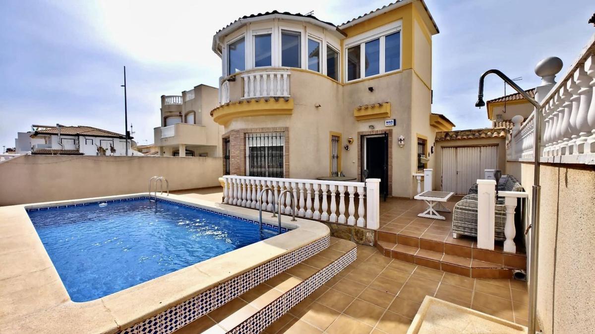 Sprzedaż niezależnego domku jednorodzinnego w  Calle Ciudad de Castellón, 47, Pilar de la Horadada photo 3