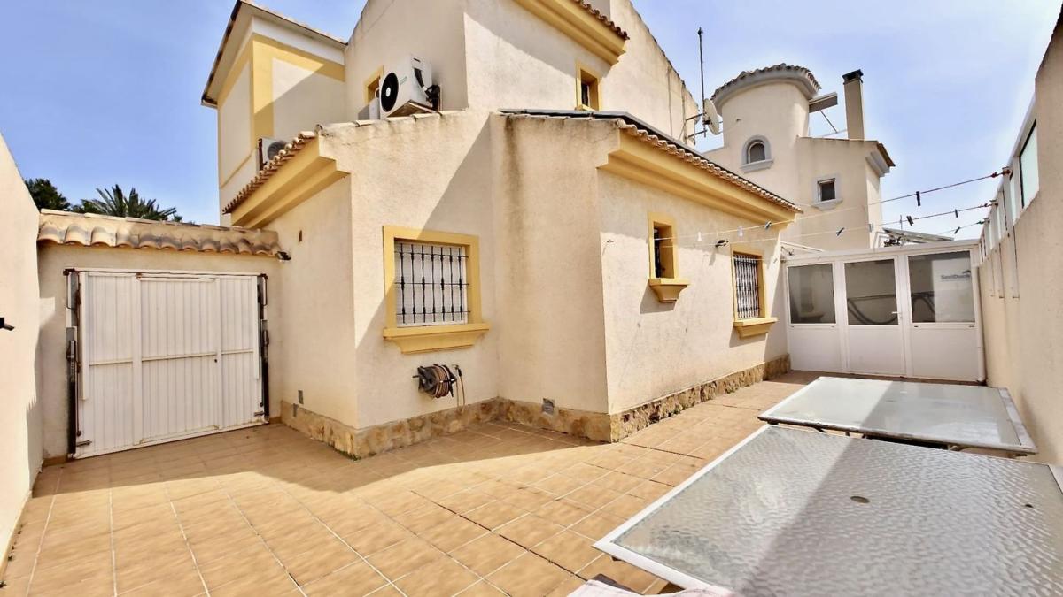 Sprzedaż niezależnego domku jednorodzinnego w  Calle Ciudad de Castellón, 47, Pilar de la Horadada photo 4