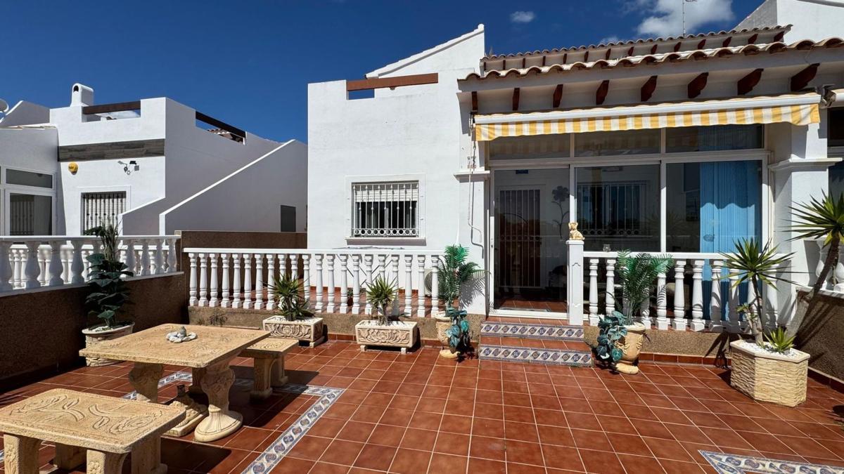 Venta de chalet adosado en Calle Nazaries, 1 , Orihuela photo 1