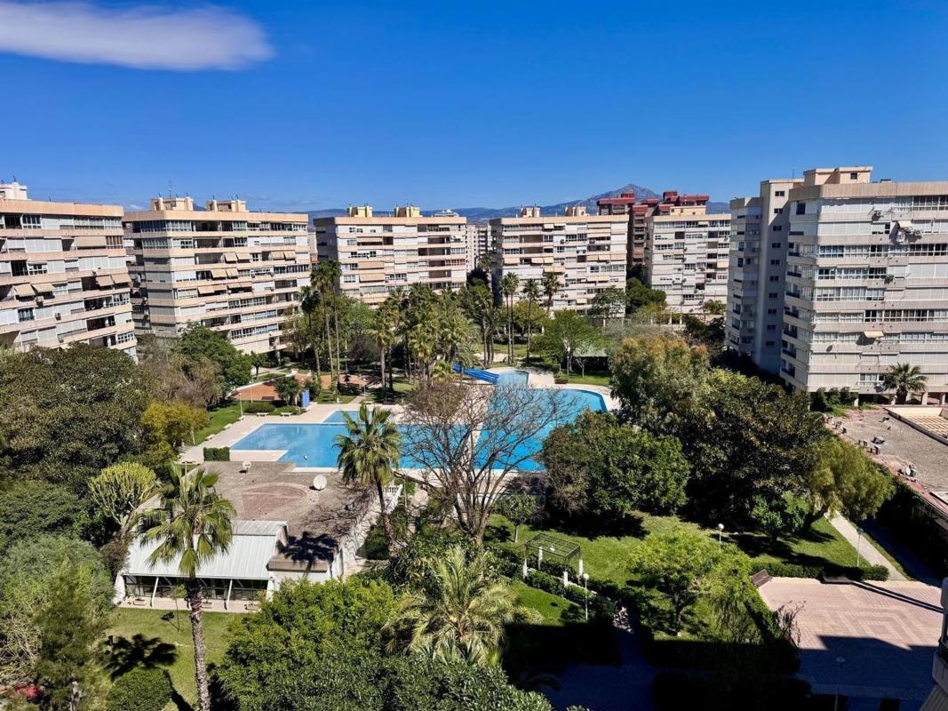 Venta de piso en Avenida Santander, Alicante / Alacant
photo 1