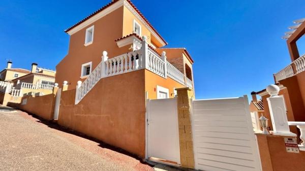 Casa independiente en calle Huelva thumbnail 2