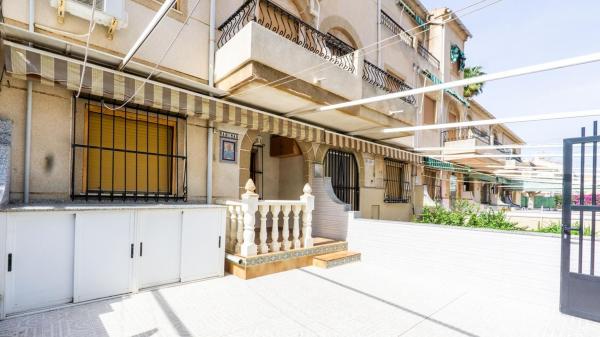 Casa independiente en avenida Valencia photo 3