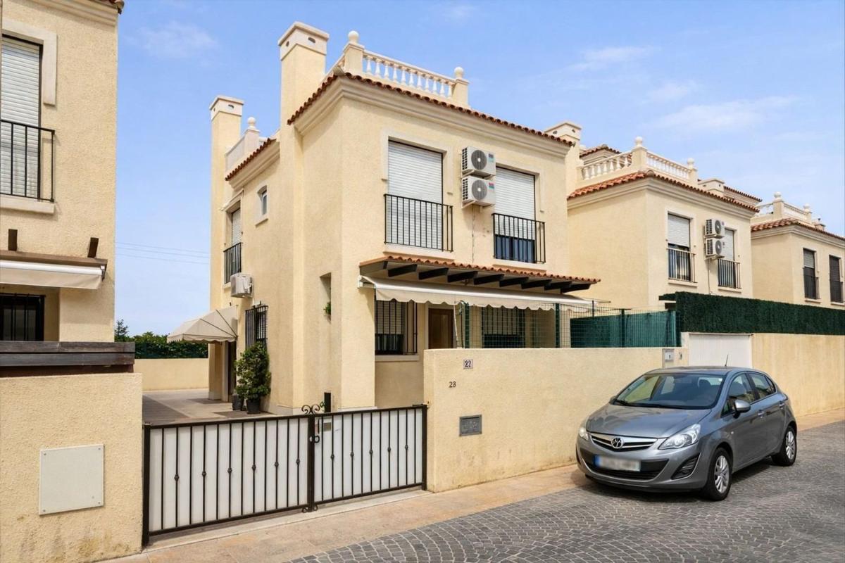 Продажа отдельного шале в Avenida D'Escandinàvia, 41, Гран-Алакант photo 1