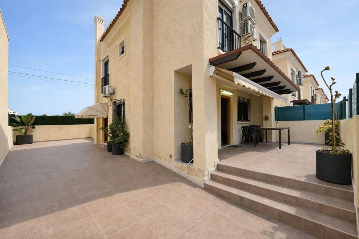 Продажа отдельного шале в Avenida D'Escandinàvia, 41, Гран-Алакант photo 5