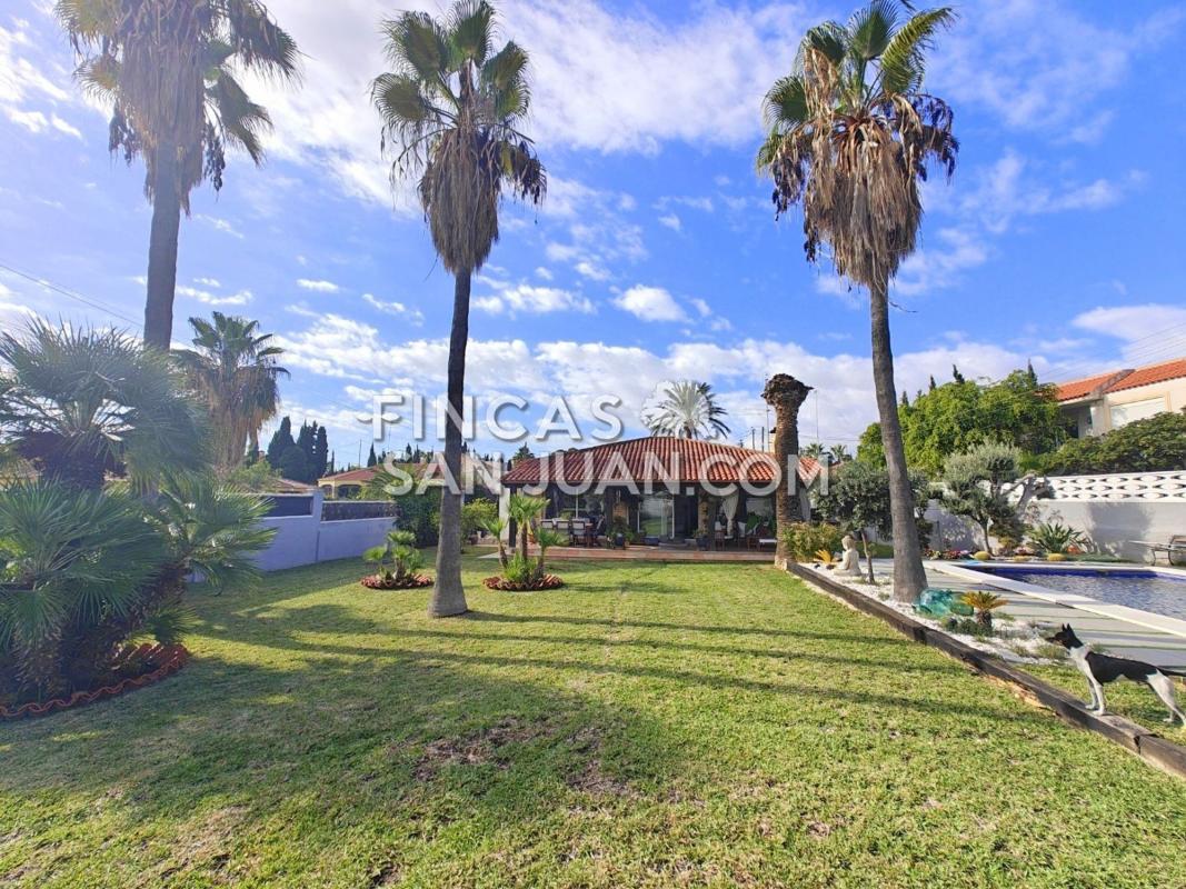 Venta de chalet independiente en Pueblo Español - Coveta Fumá, El Campello
photo 1