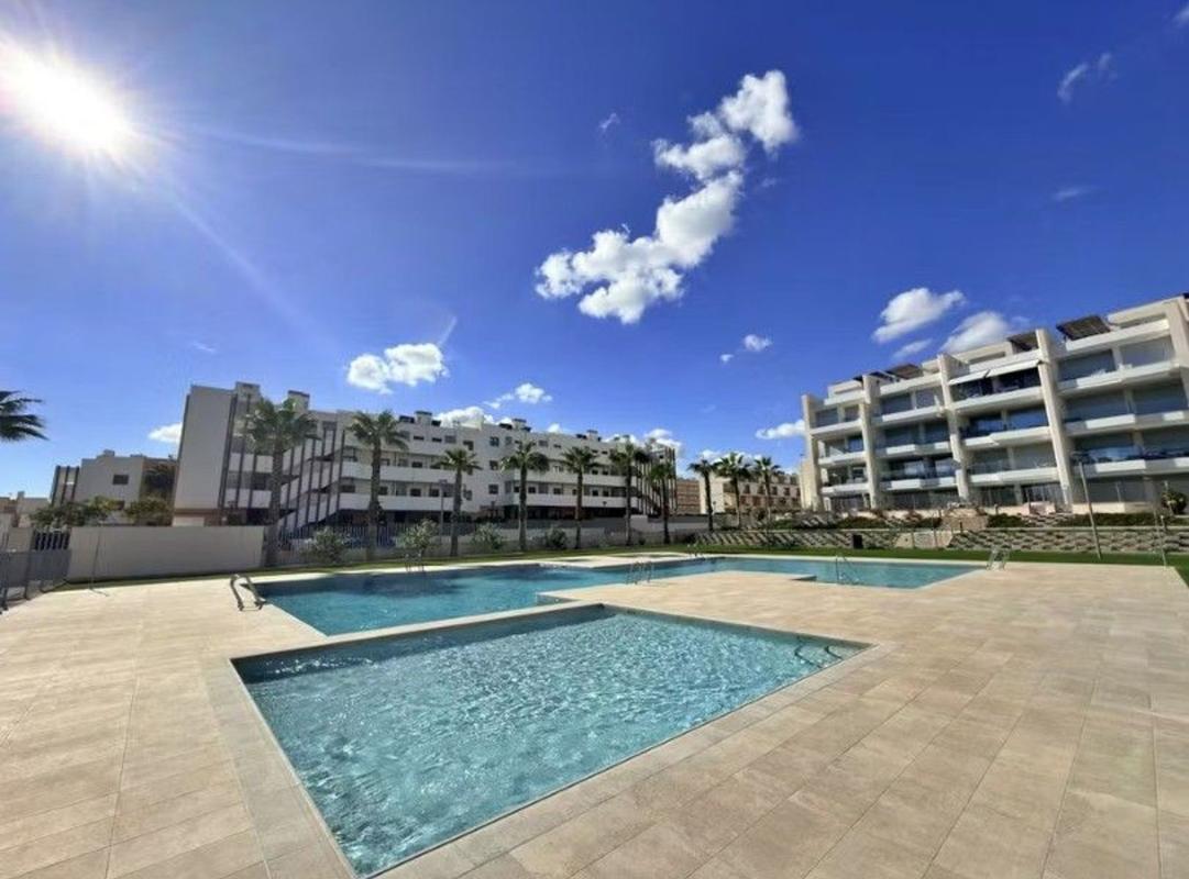 Venta de piso en Avenida de Montezenia, Orihuela
photo 1