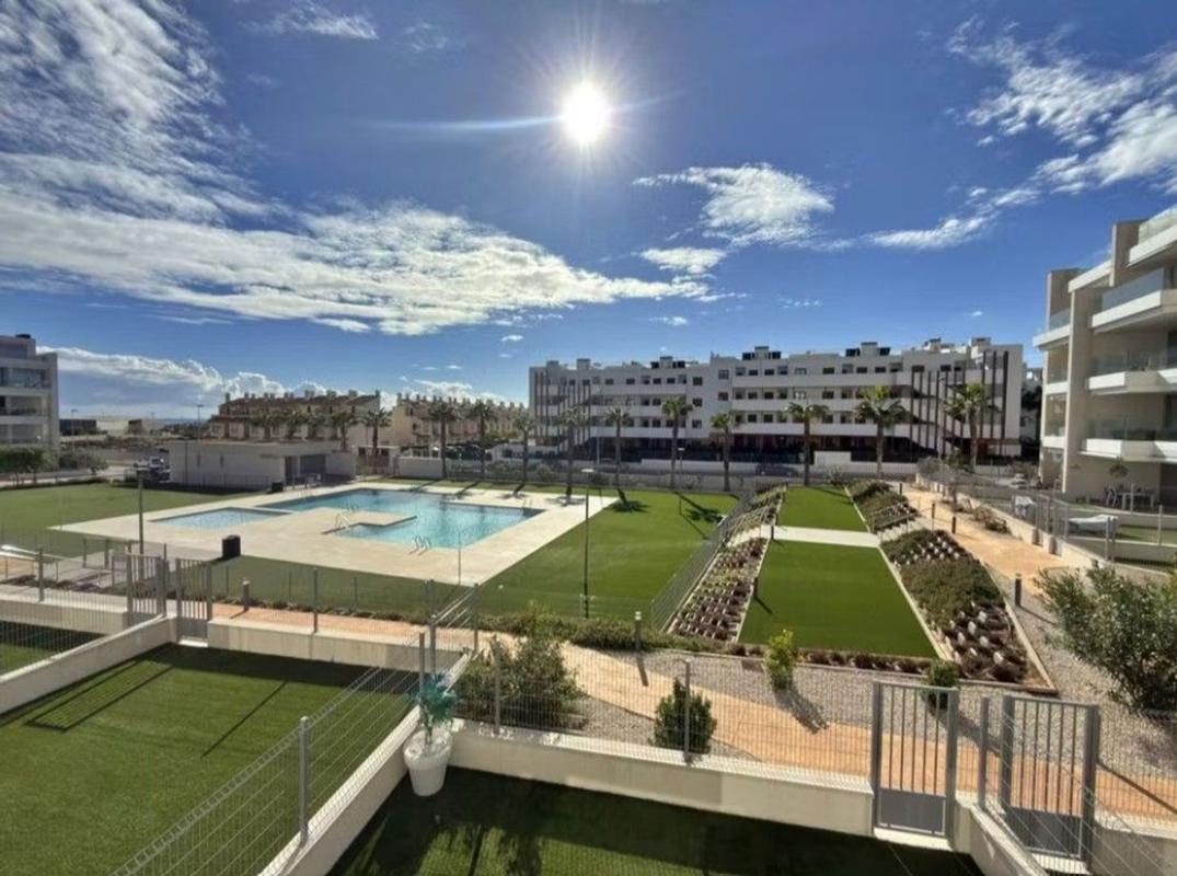 Venta de piso en Avenida de Montezenia, Orihuela
photo 2