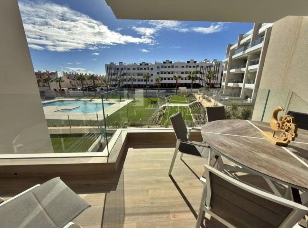 Venta de piso en Avenida de Montezenia, Orihuela
photo 3
