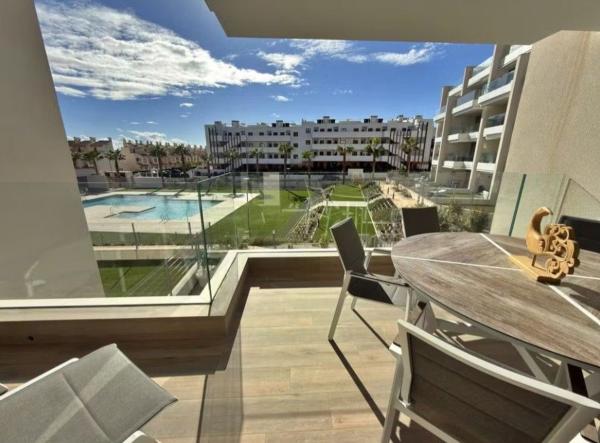 Venta de piso en Avenida de Montezenia, Orihuela
thumbnail 2
