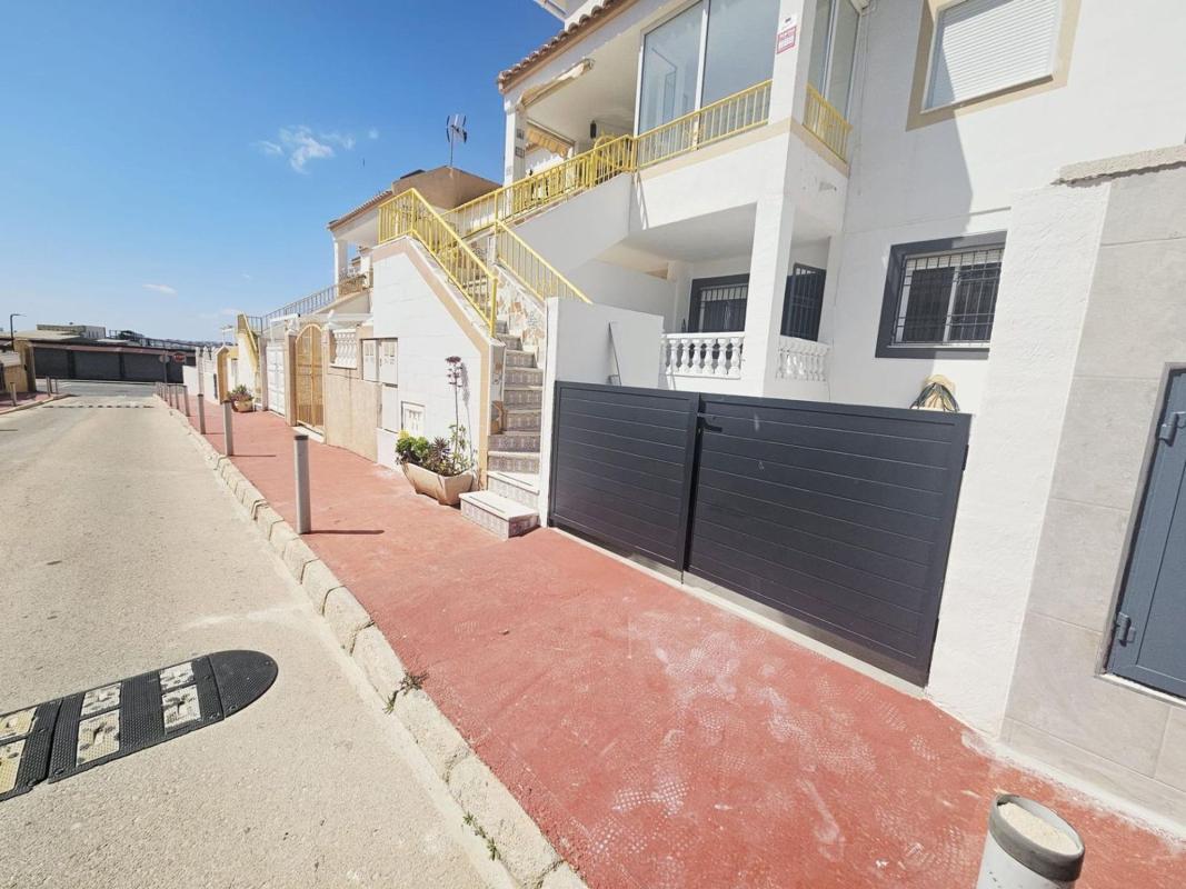 Venta de chalet independiente en Barrio La Siesta - El Salado - Torreta, Torrevieja
photo 1