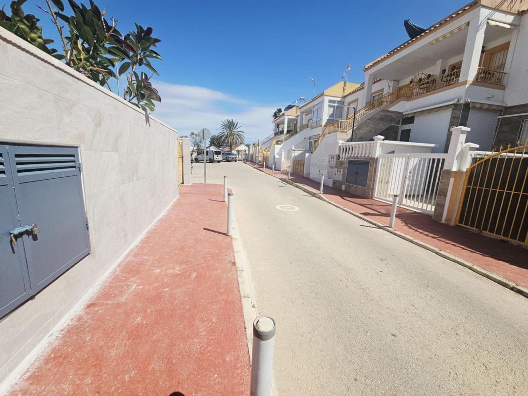 Venta de chalet independiente en Barrio La Siesta - El Salado - Torreta, Torrevieja
photo 2