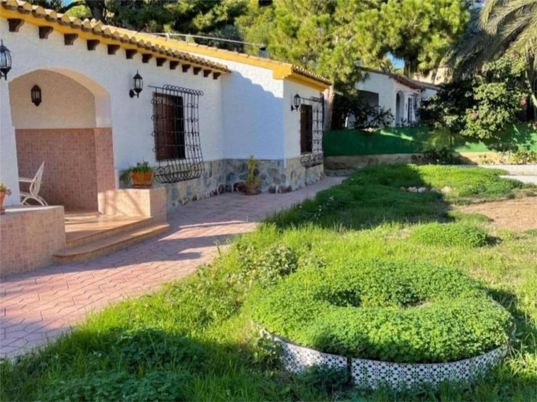 Продажа отдельного шале в Barrio Punta Prima, Ориуэла photo 1