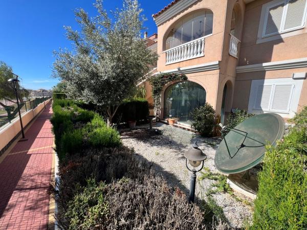 Sprzedaż mieszkania w Calle Abeto, Orihuela
photo 1