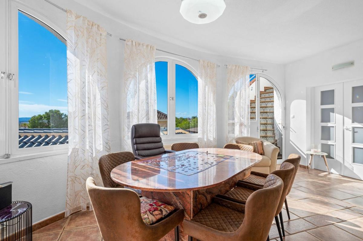 Продажа отдельного шале в Barrio Centro de la Ciudad Quesada, Рохалес photo 2
