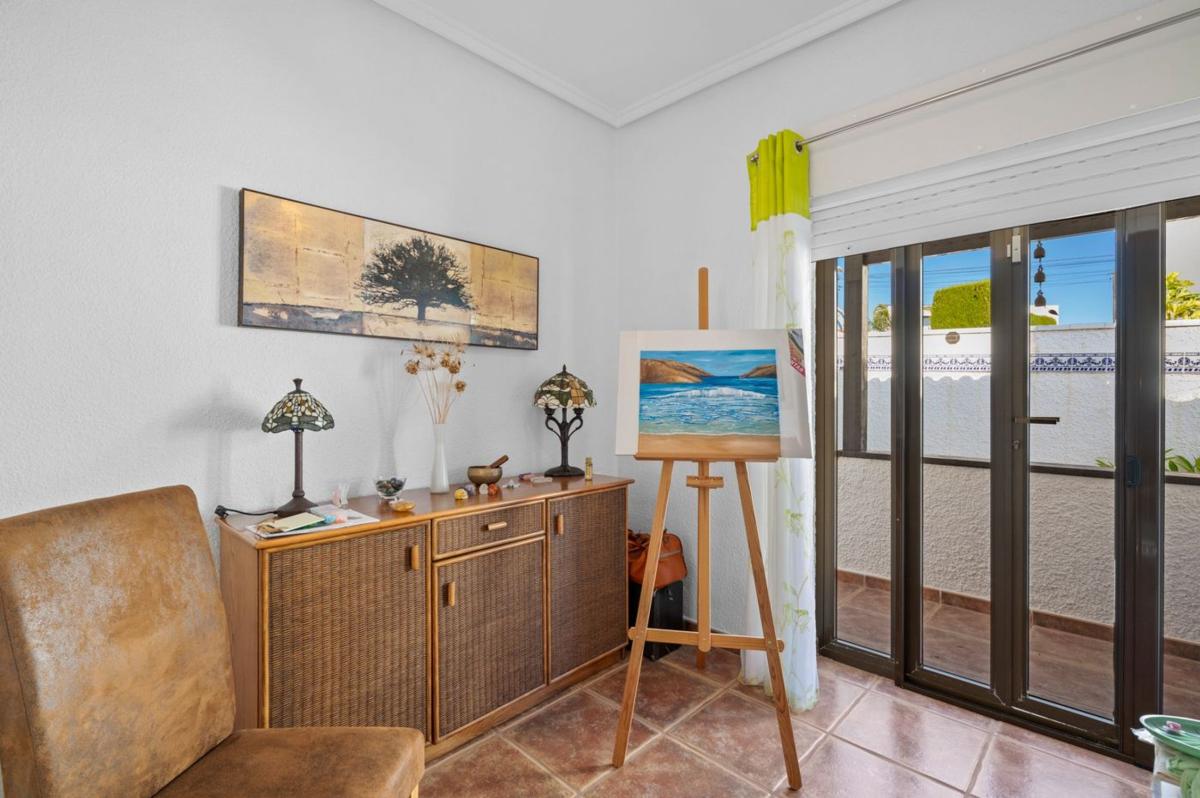 Продажа отдельного шале в Barrio Centro de la Ciudad Quesada, Рохалес photo 3