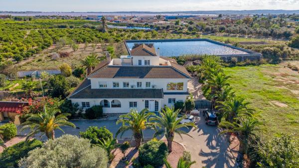 Chalet independiente en venta en Barrio La Siesta - El Salado - Torreta, Torrevieja
 photo 1