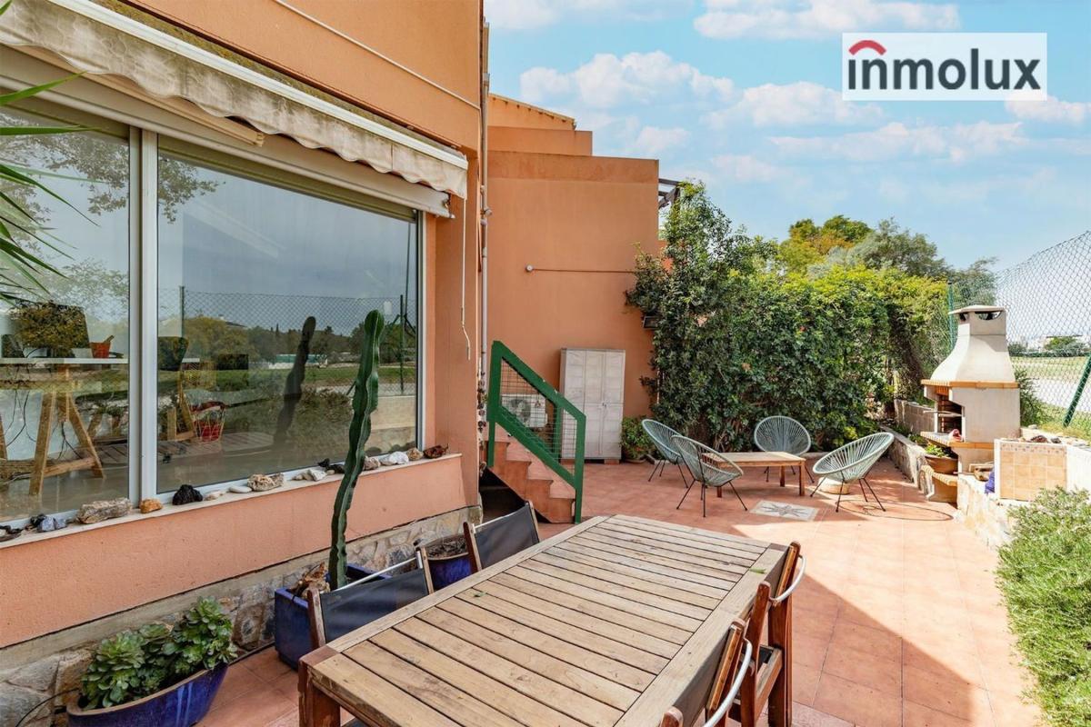 Sale of townhouse in  Calle Clara Campoamor , Alicante photo 3