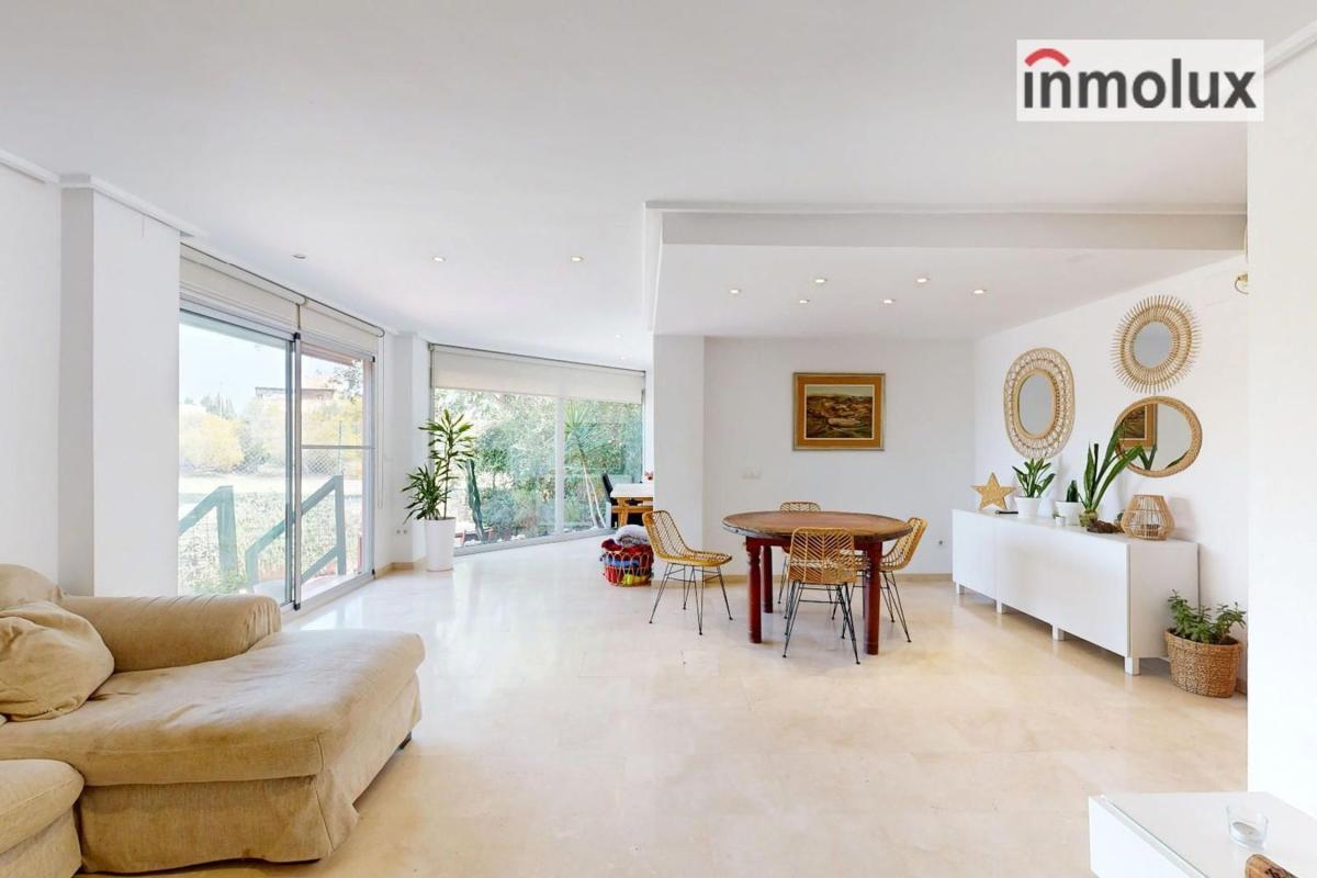 Sale of townhouse in  Calle Clara Campoamor , Alicante photo 5