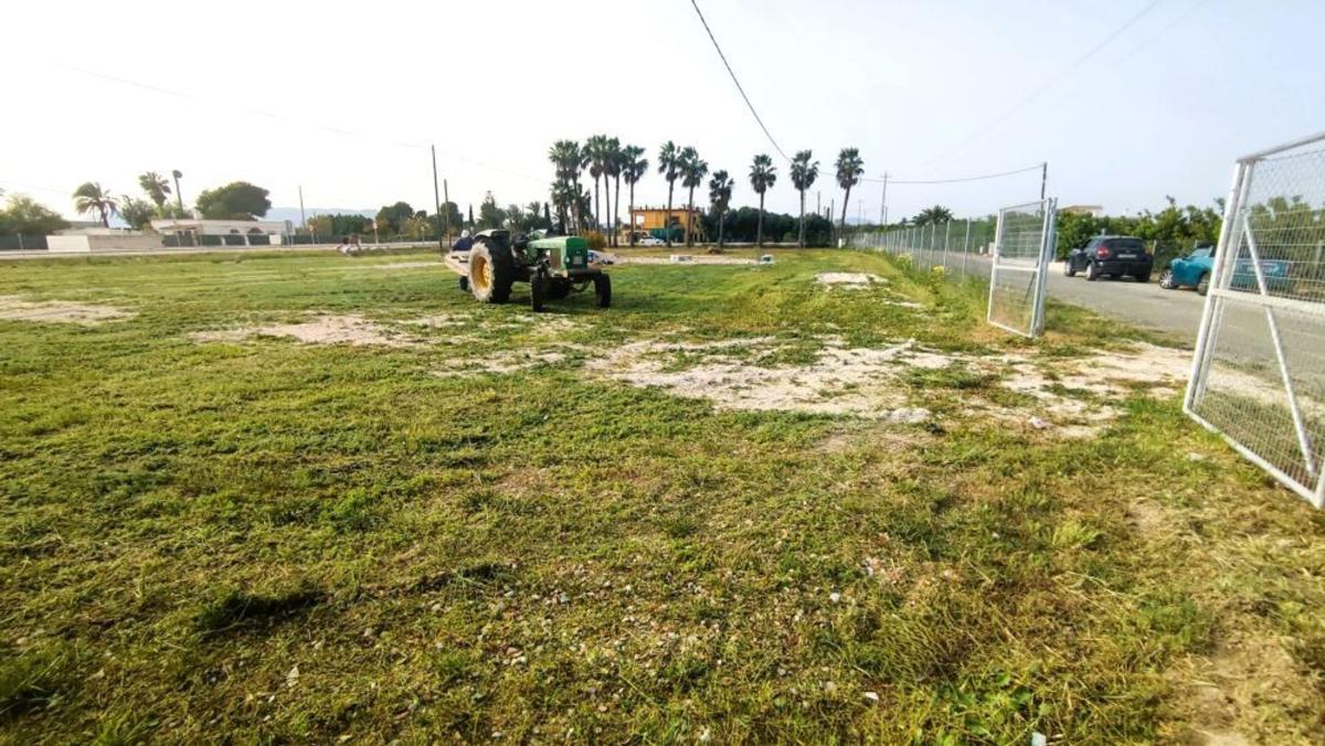 Terreno en venta en Elche / Elx, Alicante photo 2
