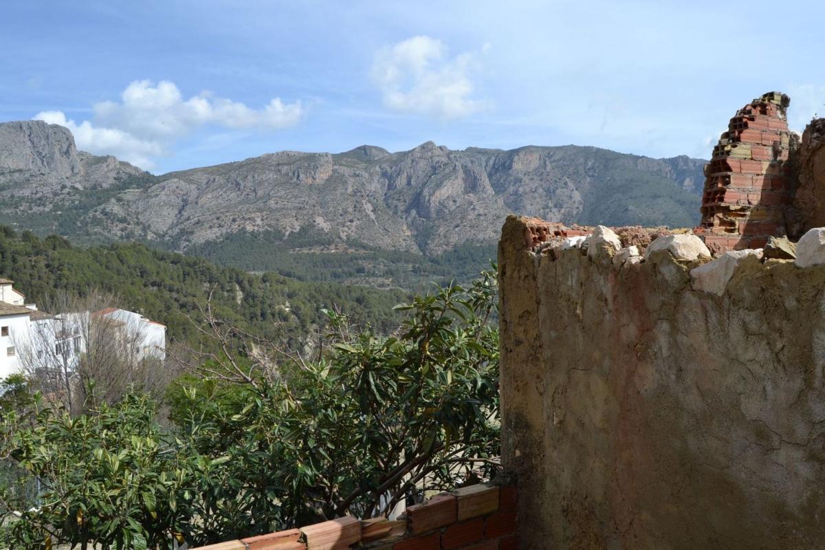Terreno en venta en Beniarda, Alicante photo 2