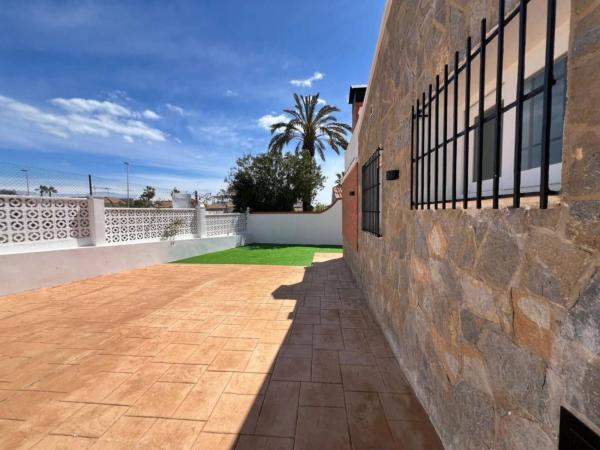 Chalet adosado en calle Berta Von Sutter photo 4