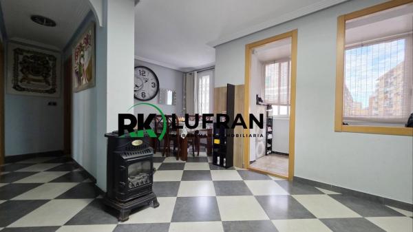 Sale of flat in Calle Enrique Pérez Cascales, Alicante
 photo 2