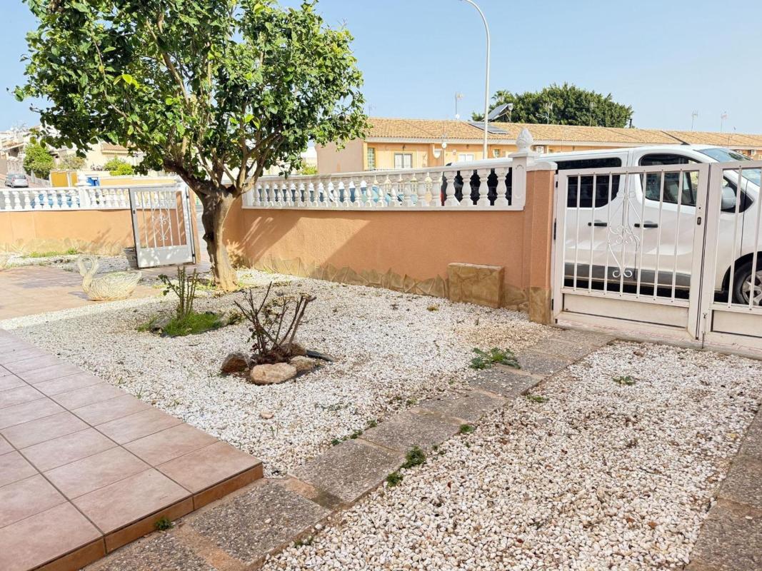Venta de chalet independiente en Calle Abreu, Torrevieja
photo 2