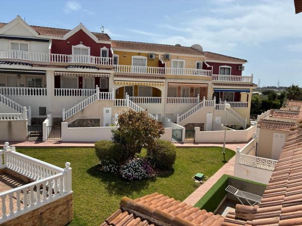 Chalet pareado en calle Golda Meir s/n thumbnail 2