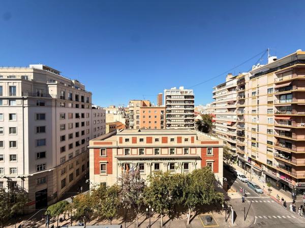 Sale of flat in Rambla de Méndez Núñez, Alicante
thumbnail 2
