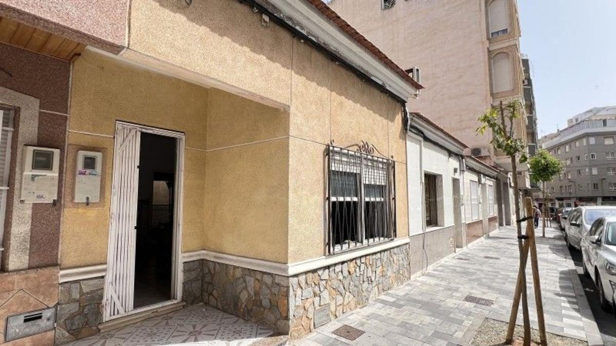 Venta de piso en Barrio Las Piscinas Naturales, Torrevieja
photo 1