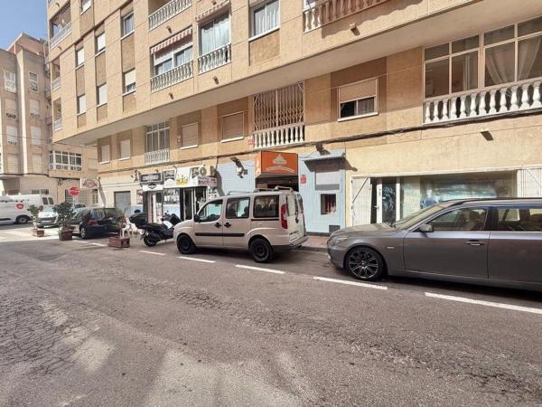 Local o nave en calle Bergantin photo 2